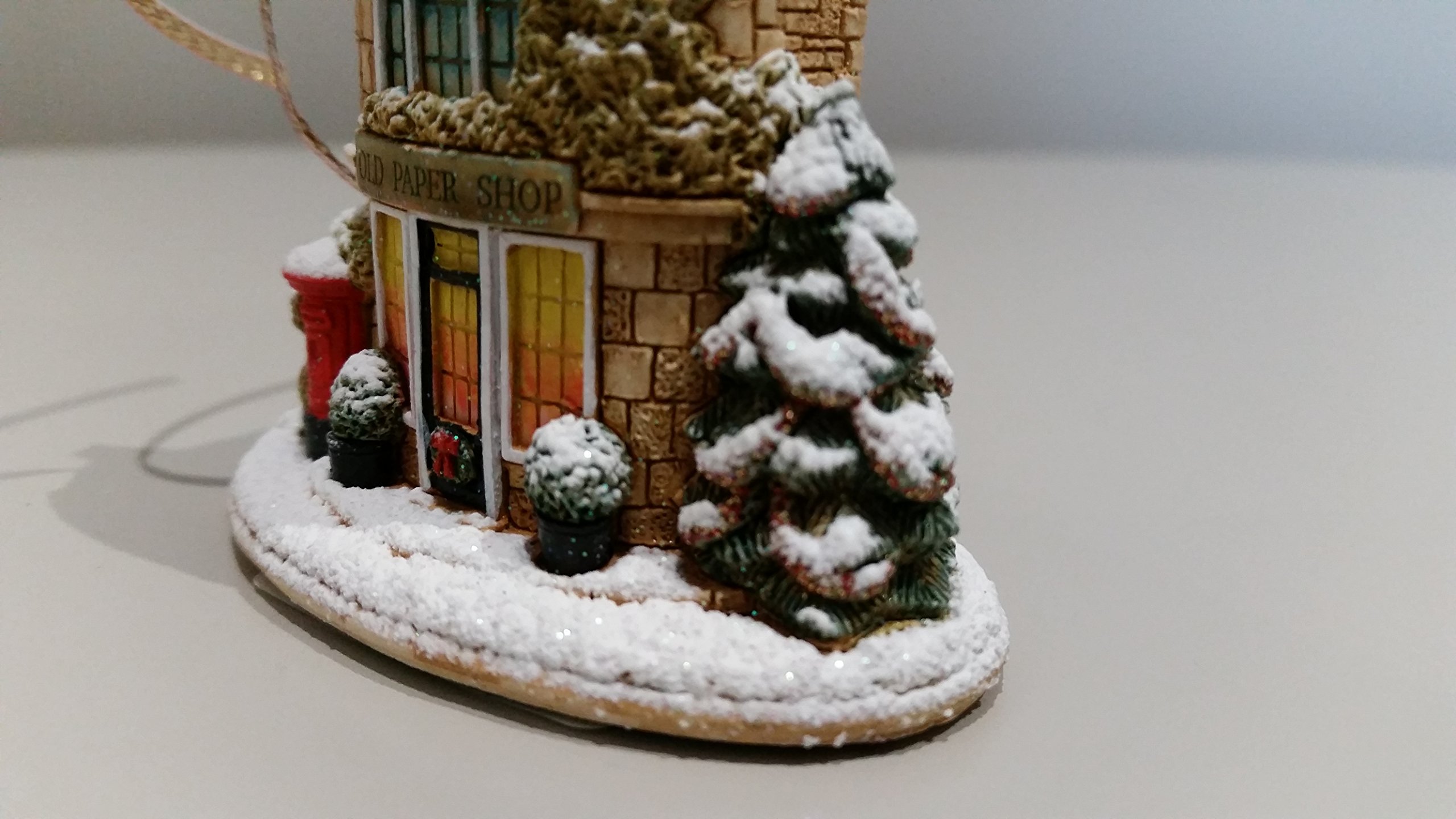 Lilliput Lane Christmas At Lechlade, Made In England : Amazon.co